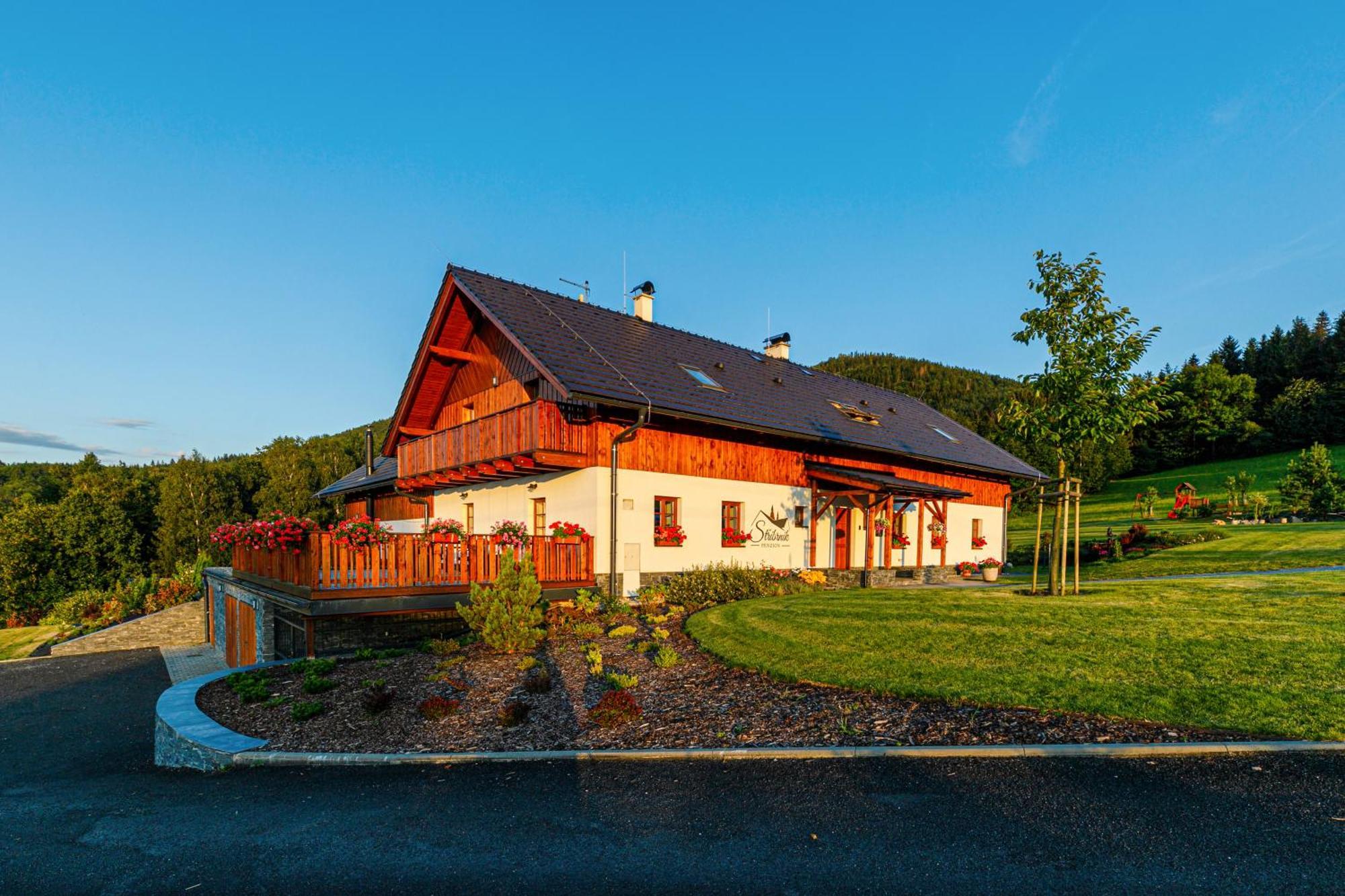 Penzion Stribrnik Krasna  ภายนอก รูปภาพ