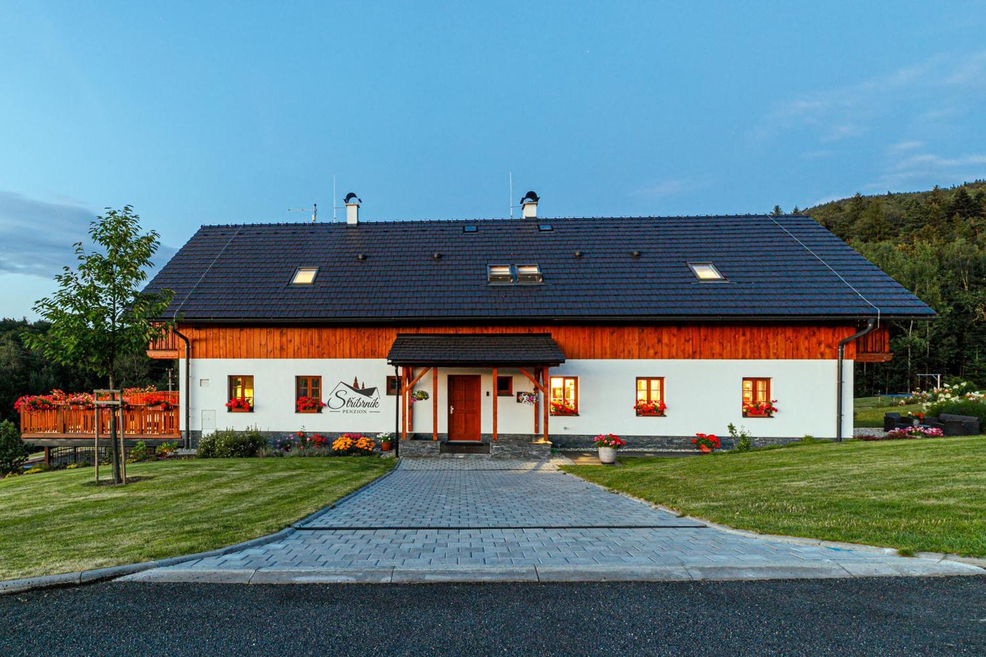 Penzion Stribrnik Krasna  ภายนอก รูปภาพ
