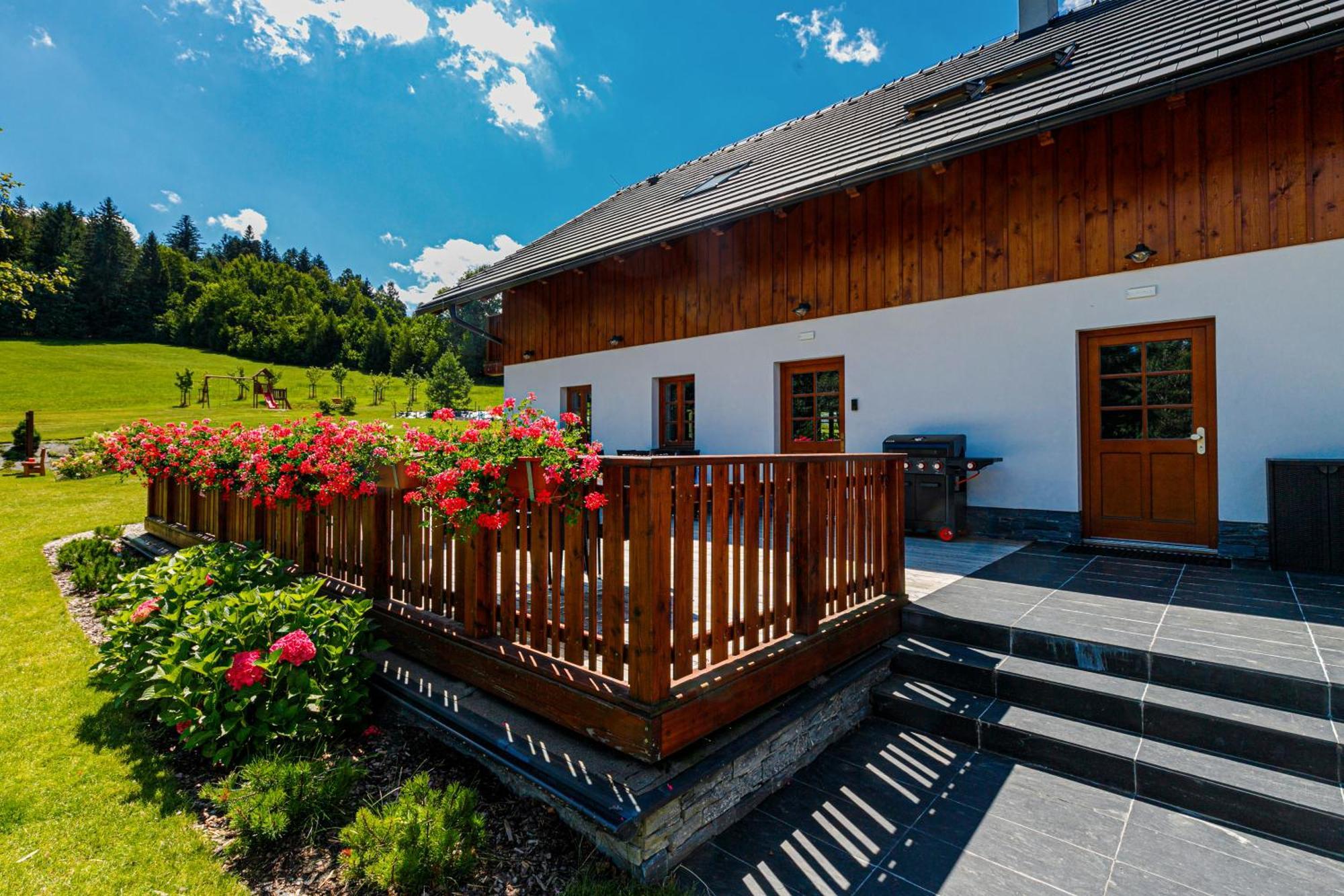 Penzion Stribrnik Krasna  ภายนอก รูปภาพ
